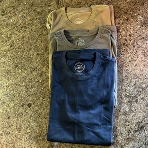 True classic 3 pack of T-shirt’s size Large
